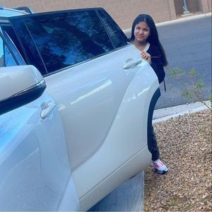 Meet your Posher, Yanet